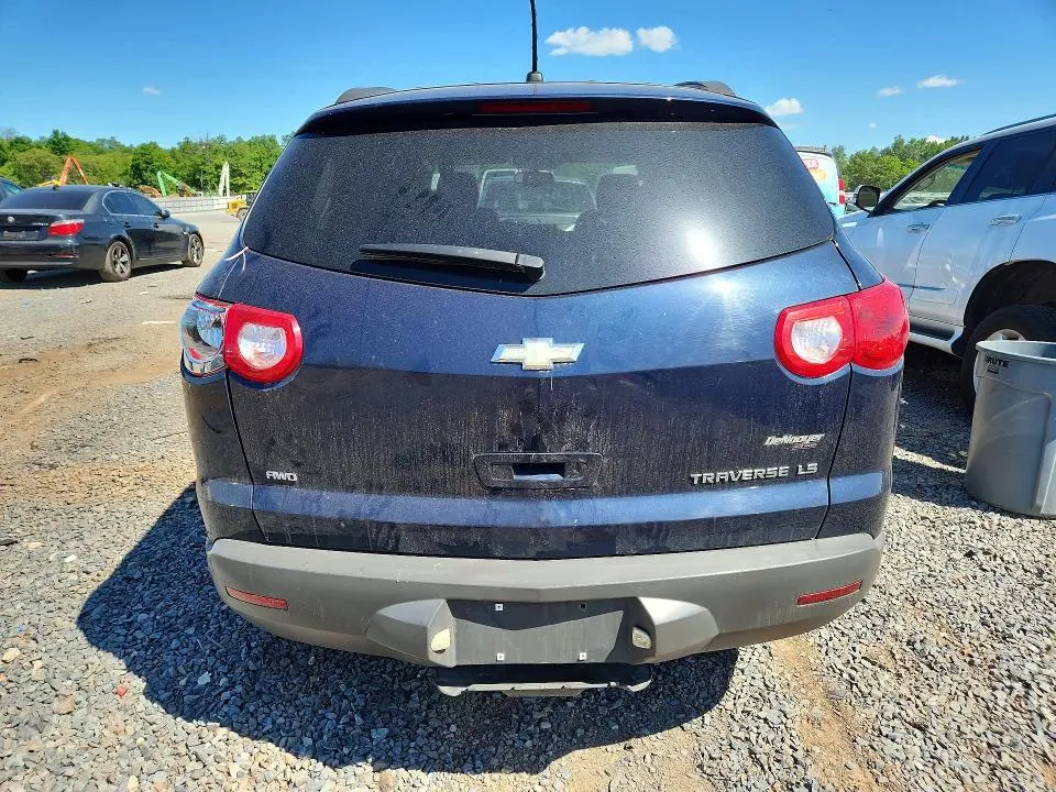 2010 CHEVROLET TRAVERSE LS  