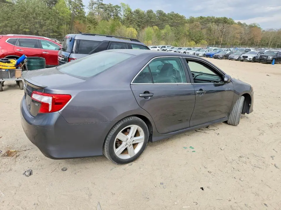 2013 TOYOTA CAMRY SE  