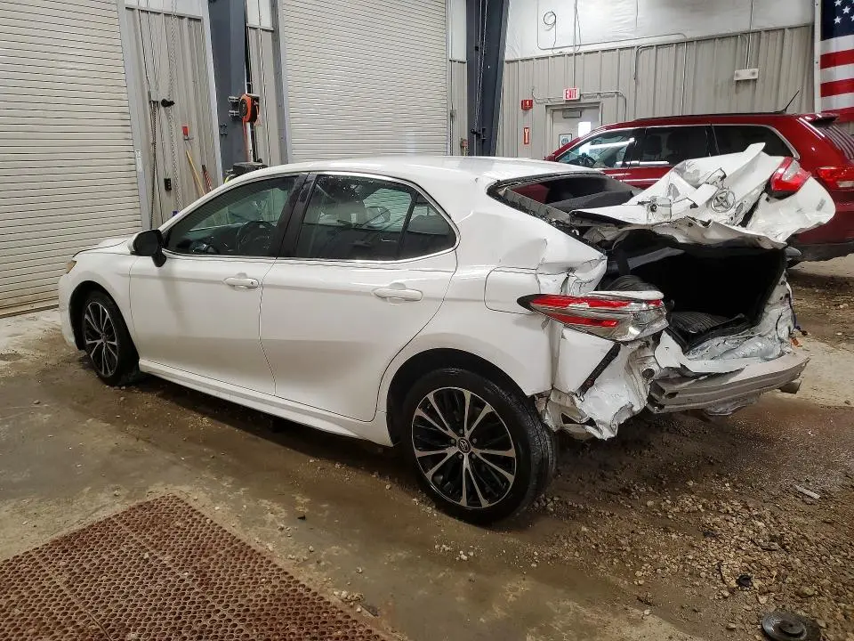 2018 TOYOTA CAMRY SE  