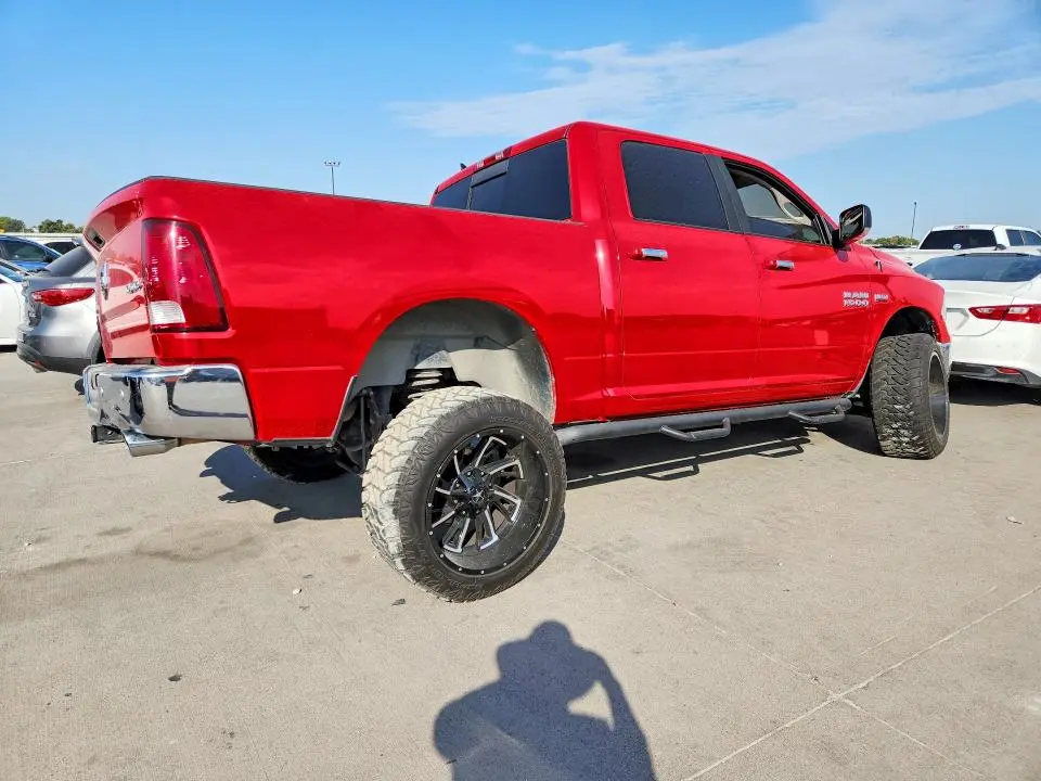 2016 RAM 1500 SLT  