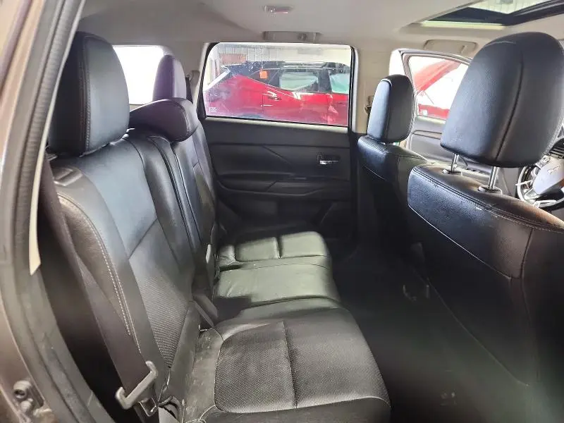 2016 MITSUBISHI OUTLANDER SE  