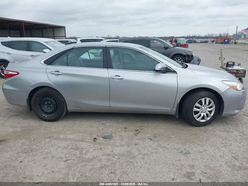 2016 TOYOTA CAMRY LE
