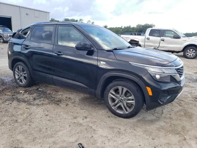 2022 KIA SELTOS LX  