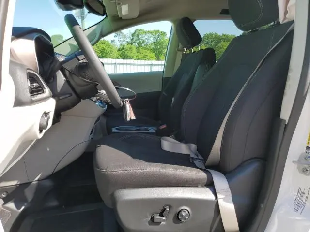 2024 CHRYSLER VOYAGER LX
