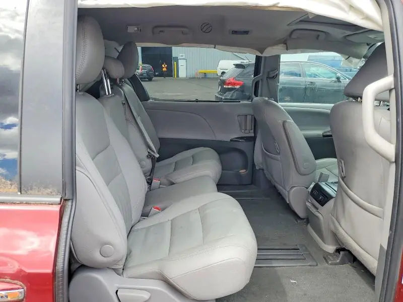 2020 TOYOTA SIENNA XLE 8-PASSENGER  