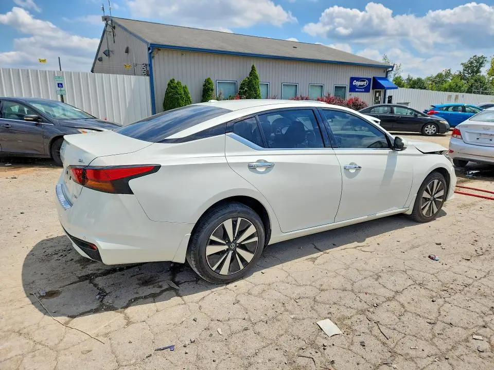 2022 NISSAN ALTIMA SL  