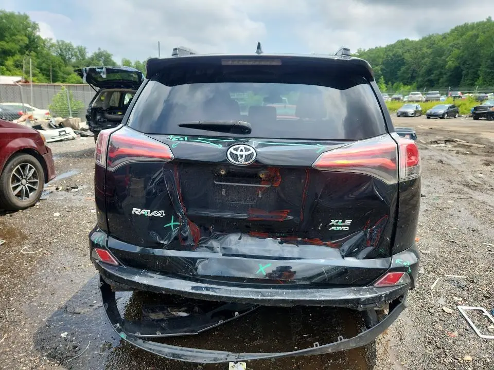 2017 TOYOTA RAV4 XLE  