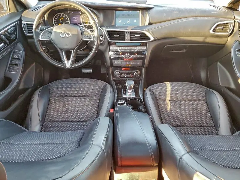2018 INFINITI QX30 PURE  