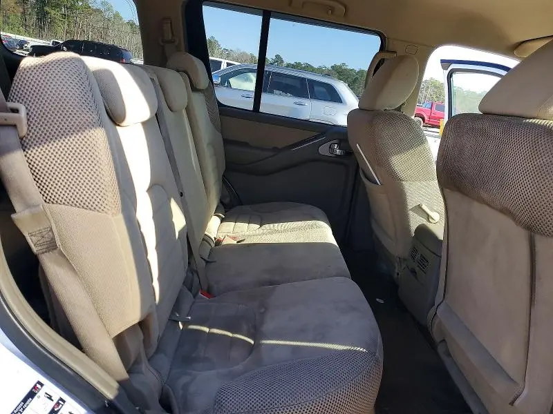 2010 NISSAN PATHFINDER S  