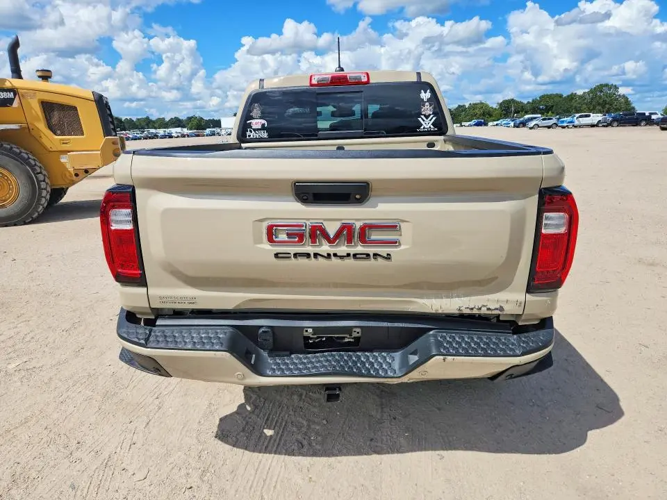2024 GMC CANYON AT4  