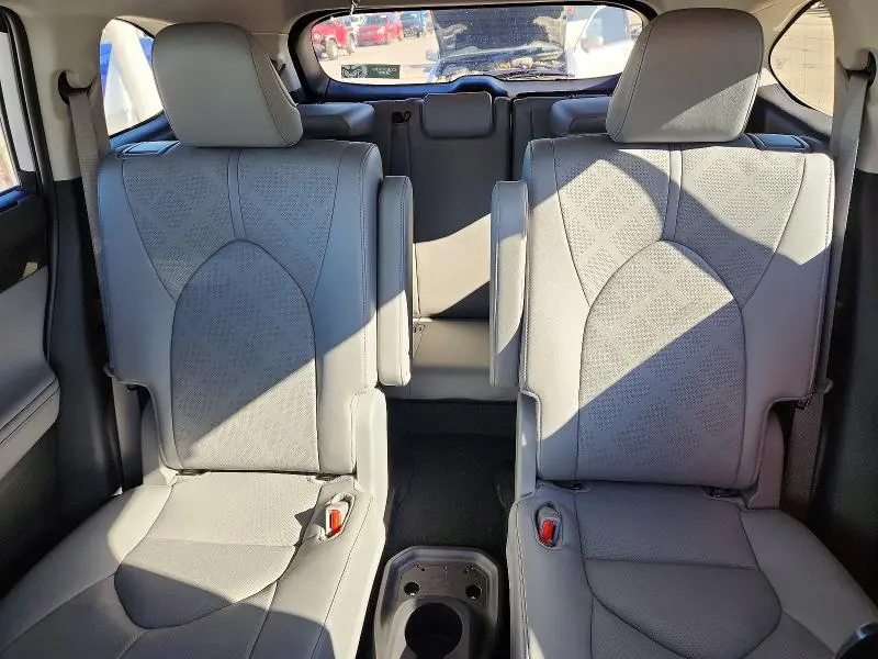 2025 TOYOTA HIGHLANDER PLATINUM  