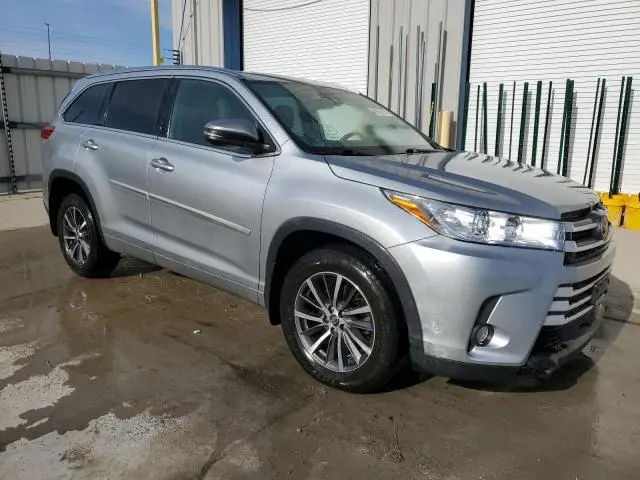 2018 TOYOTA HIGHLANDER SE  
