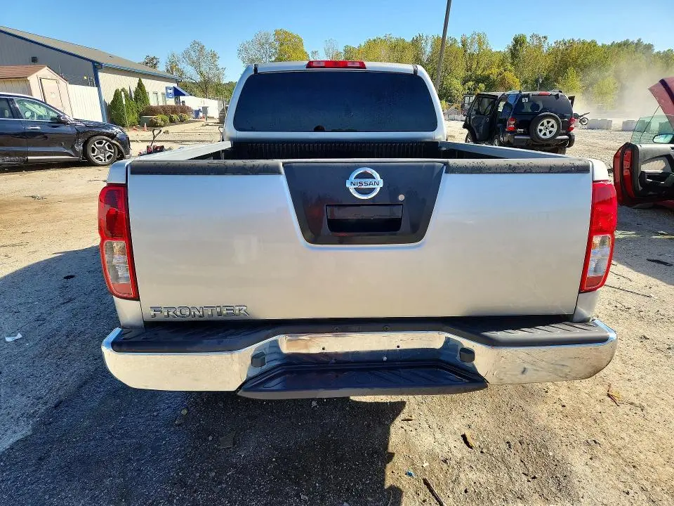 2011 NISSAN FRONTIER S  