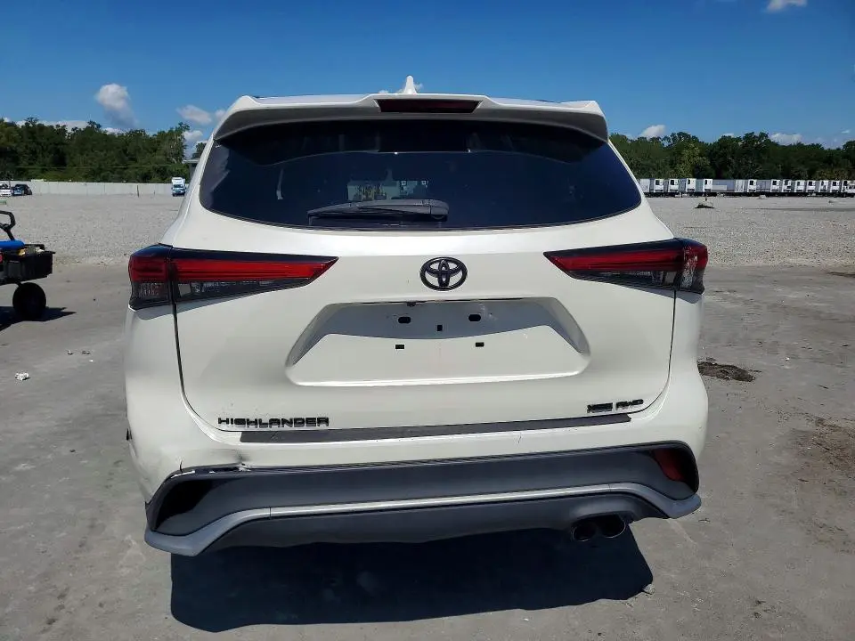 2021 TOYOTA HIGHLANDER XSE  