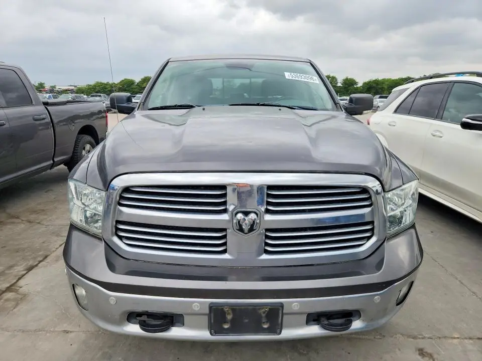 2016 RAM 1500 SLT  