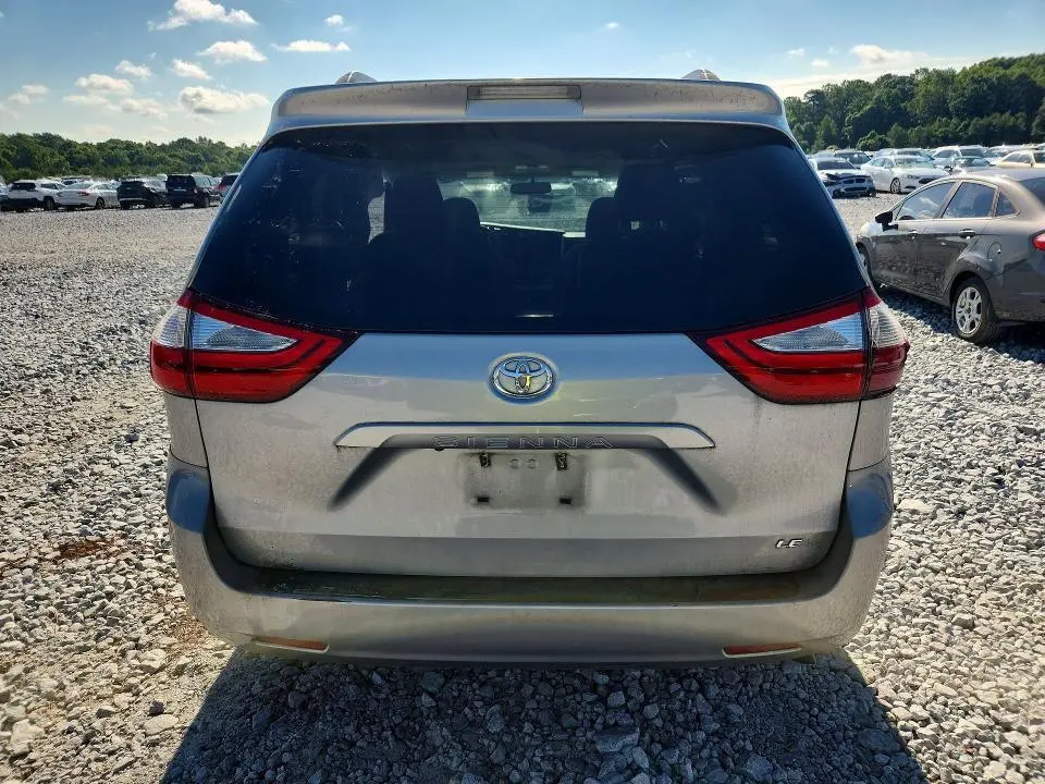 2016 TOYOTA SIENNA LE  