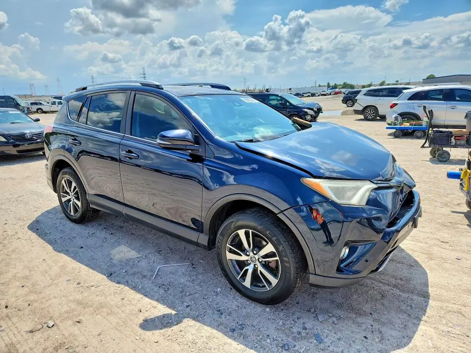 2018 TOYOTA RAV4 XLE  