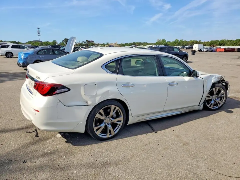 2017 INFINITI Q70L 3.7  