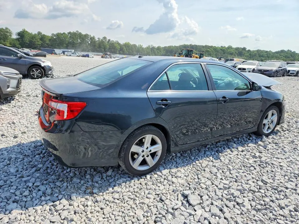 2014 TOYOTA CAMRY SE  