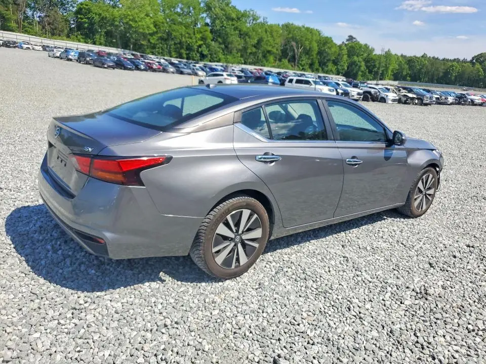 2021 NISSAN ALTIMA SV  