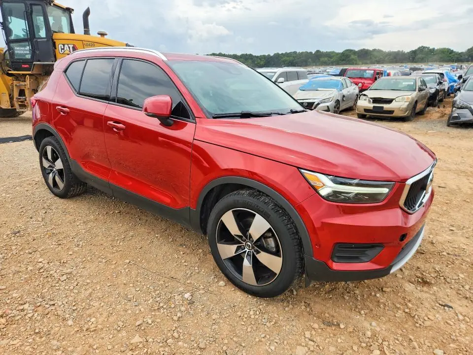 2019 VOLVO XC40 T5 MOMENTUM  