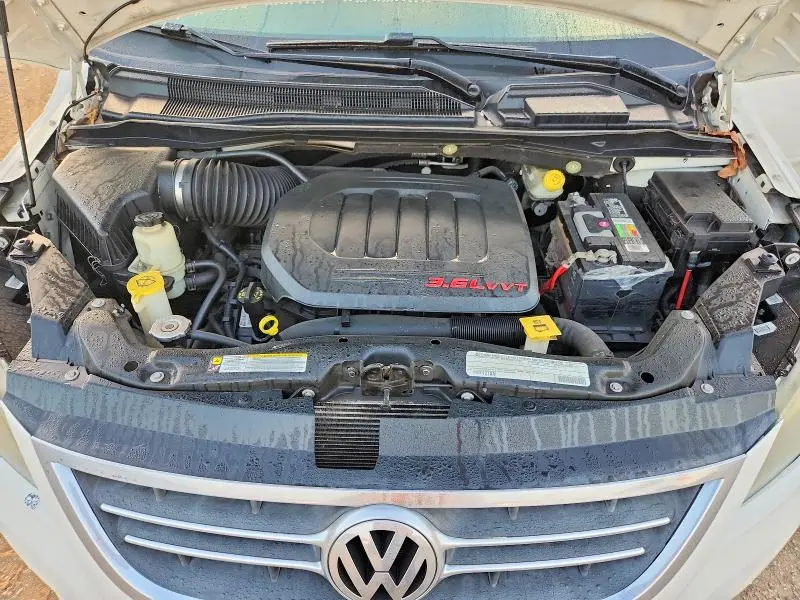 2011 VOLKSWAGEN ROUTAN SE  