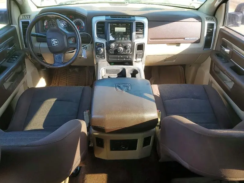 2016 RAM 1500 SLT  