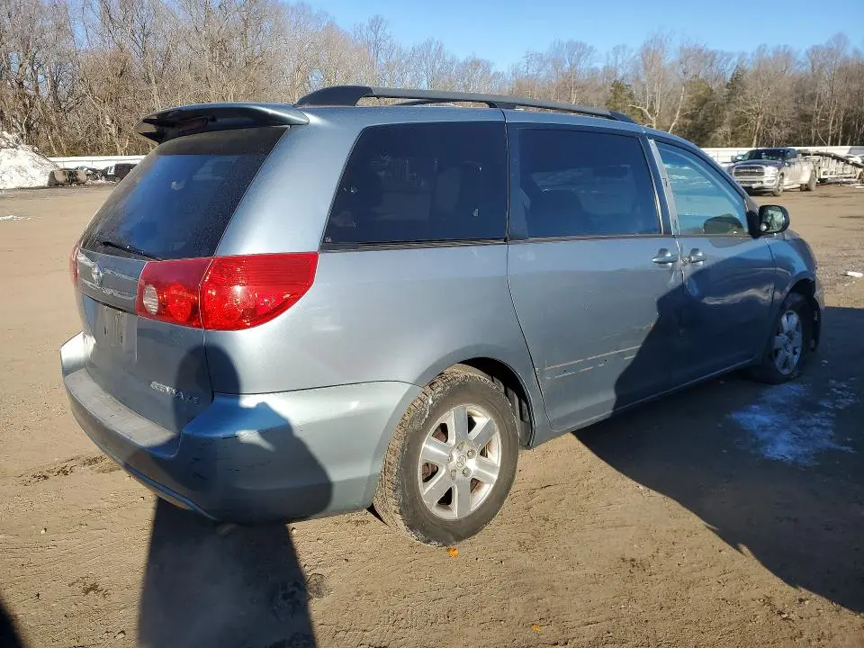 2010 TOYOTA SIENNA LE 7-PASSENGER  