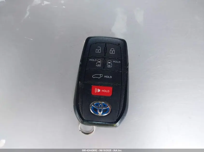 2021 TOYOTA SIENNA XSE