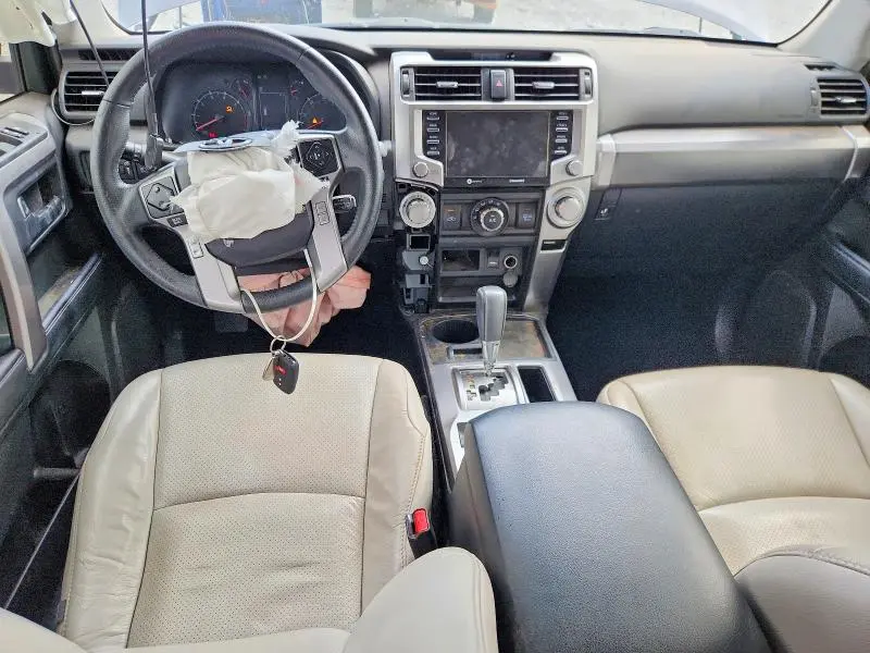 2022 TOYOTA 4RUNNER SR5  