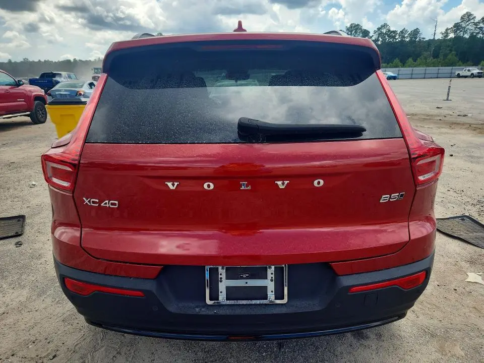 2023 VOLVO XC40 PLUS  