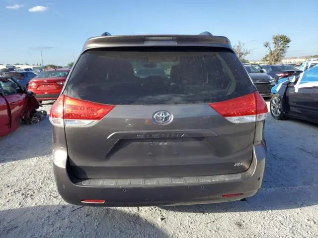 2012 TOYOTA SIENNA XLE  