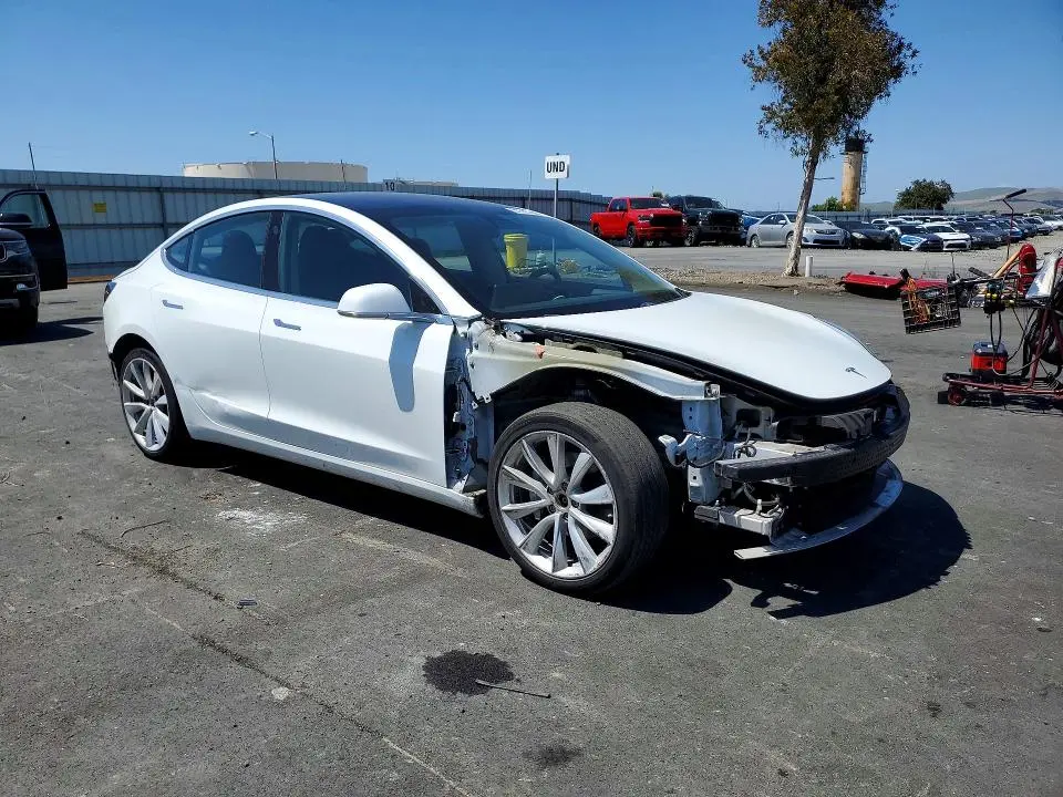 2018 TESLA MODEL 3   