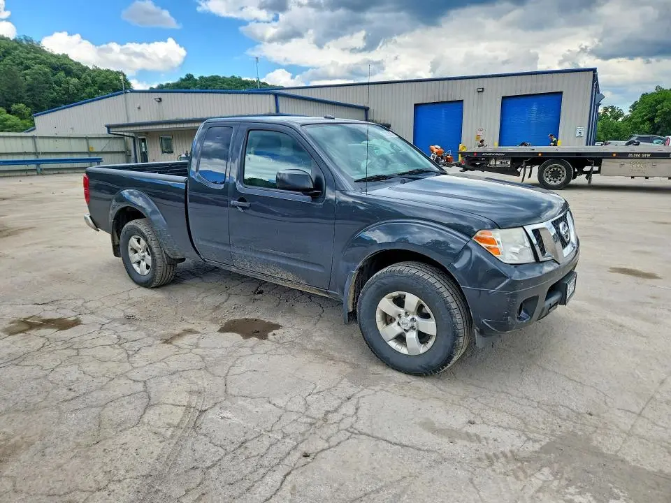 2013 NISSAN FRONTIER SV V6  