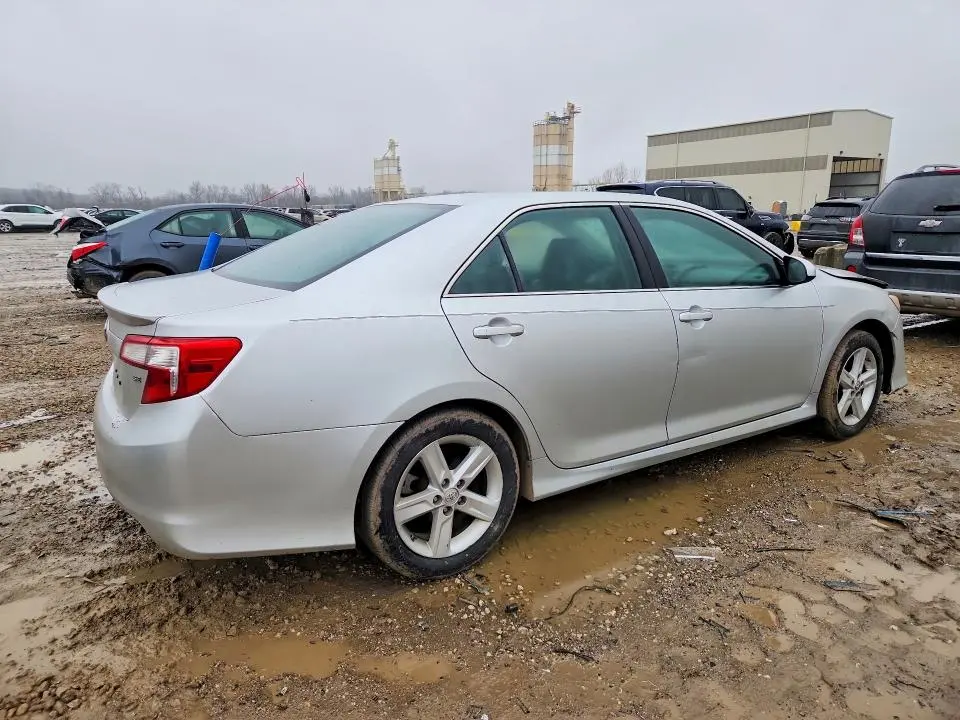2014 TOYOTA CAMRY SE  