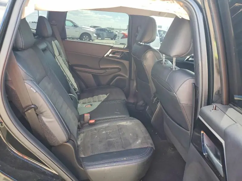 2023 MITSUBISHI OUTLANDER SE  