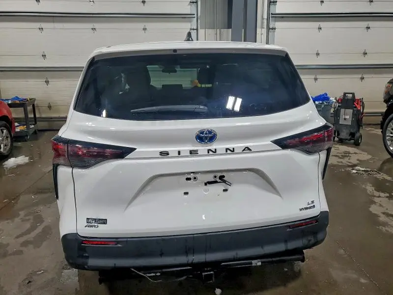 2023 TOYOTA SIENNA LE  