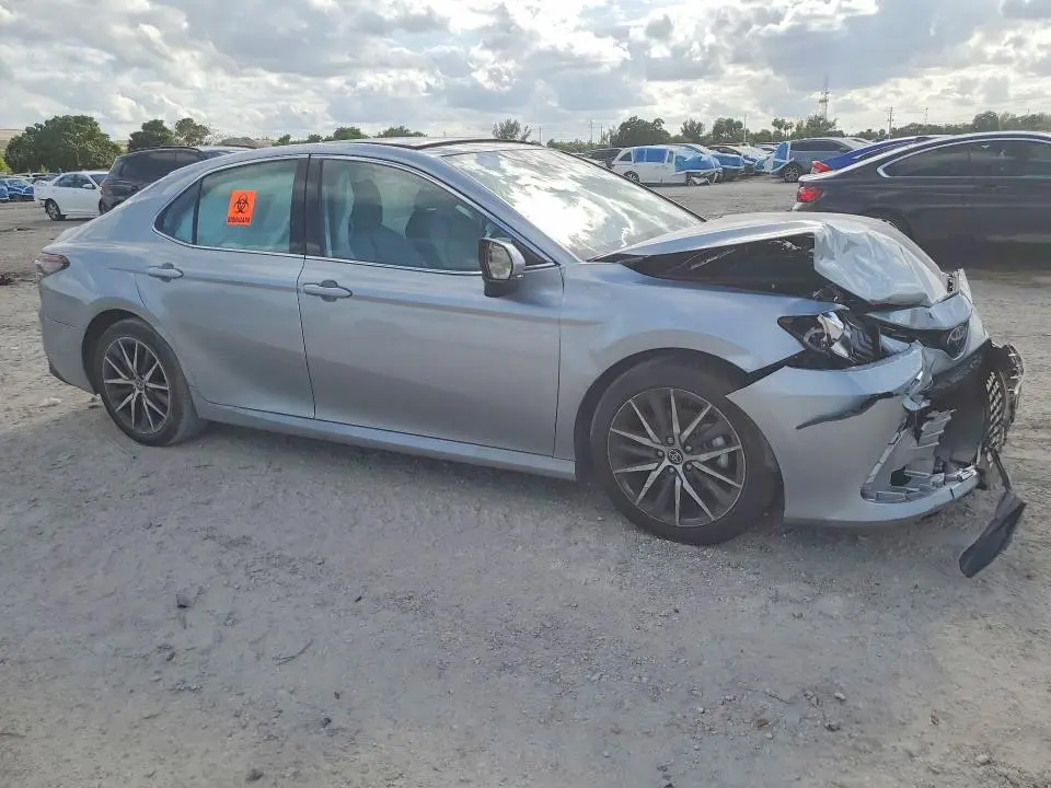 2023 TOYOTA CAMRY XLE  