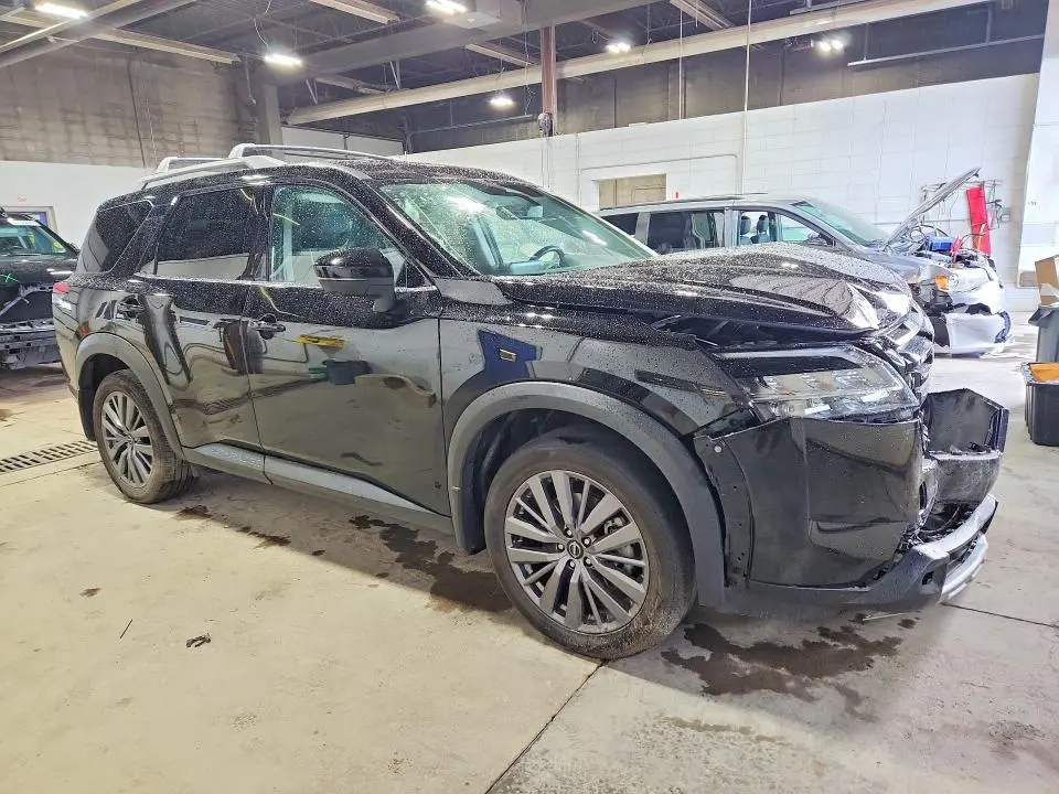 2023 NISSAN PATHFINDER SL  