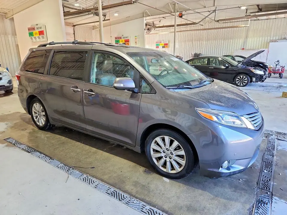 2015 TOYOTA SIENNA LIMITED PREMIUM 7-PASSENGER  