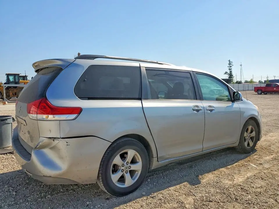 2011 TOYOTA SIENNA LE  