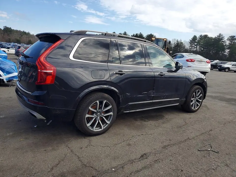 2017 VOLVO XC90 T6  