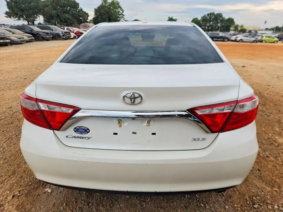 2016 TOYOTA CAMRY XLE  