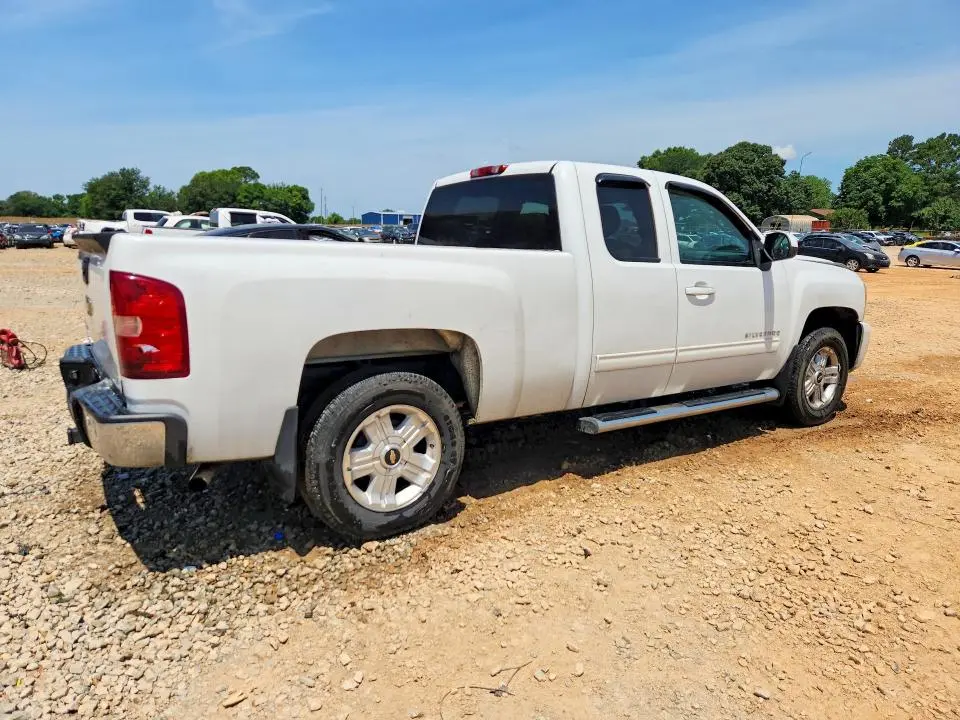 2011 CHEVROLET SILVERADO C1500 LT  