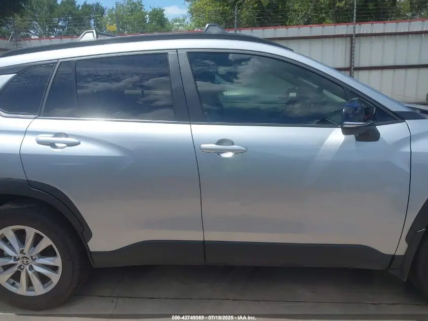 2025 TOYOTA COROLLA CROSS LE