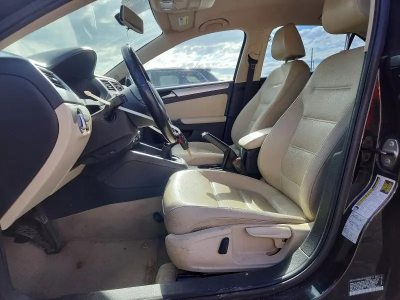 2013 VOLKSWAGEN JETTA SE  
