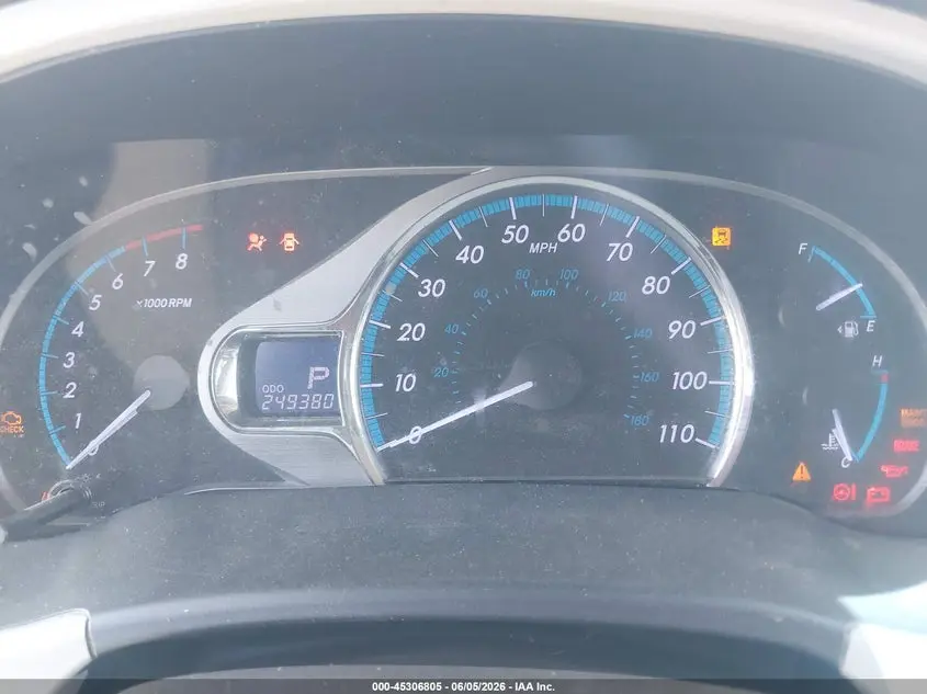 2013 TOYOTA SIENNA XLE V6 8 PASSENGER