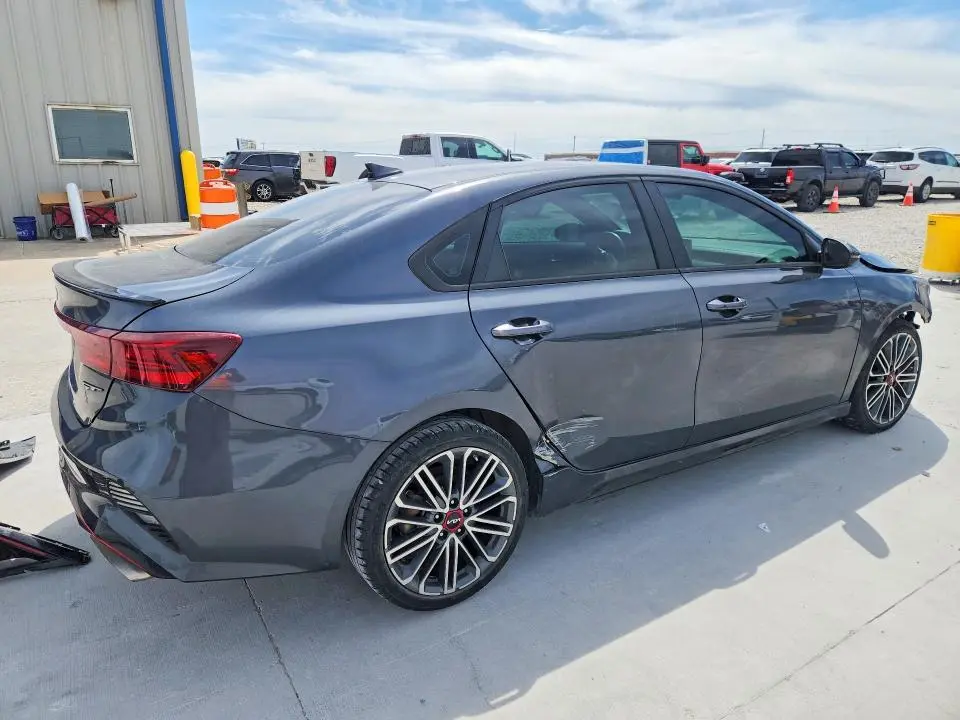2023 KIA FORTE GT  