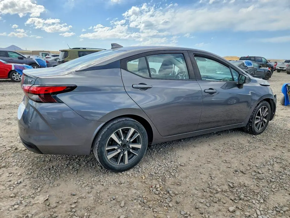 2021 NISSAN VERSA SV  