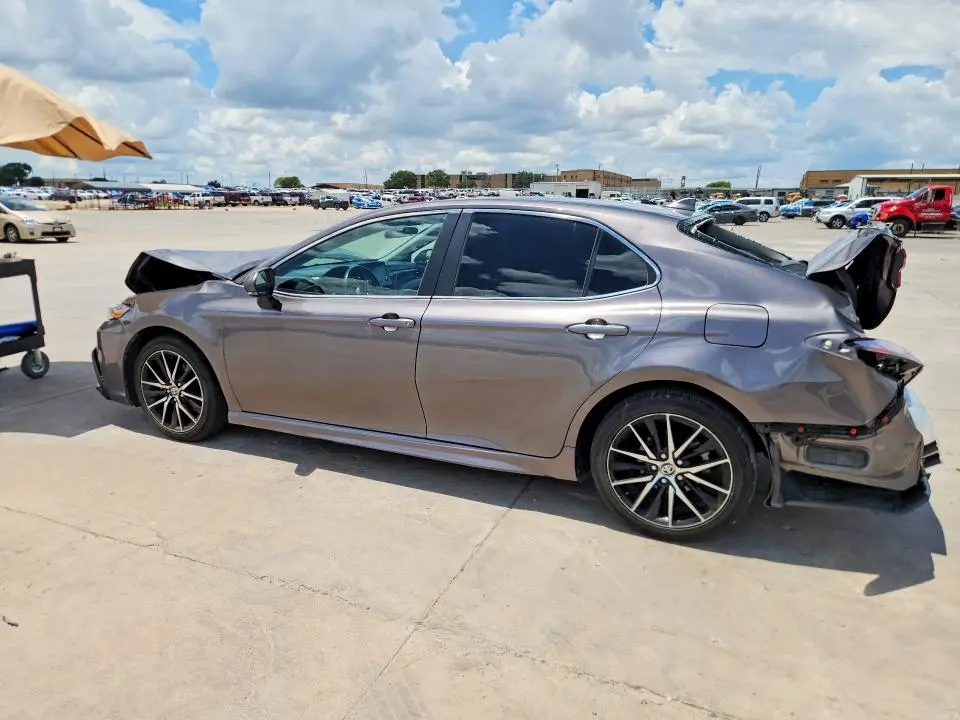2024 TOYOTA CAMRY SE  